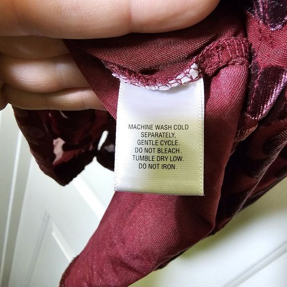 Apostrophe Woman Burgundy Red Velvet Burnout Top 20-22W Holiday Date Night - Picture 4 of 7